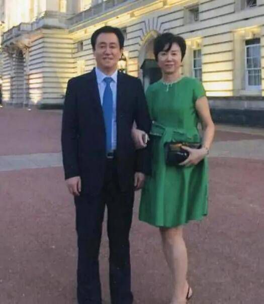 纲手被扒开腿做同人免费