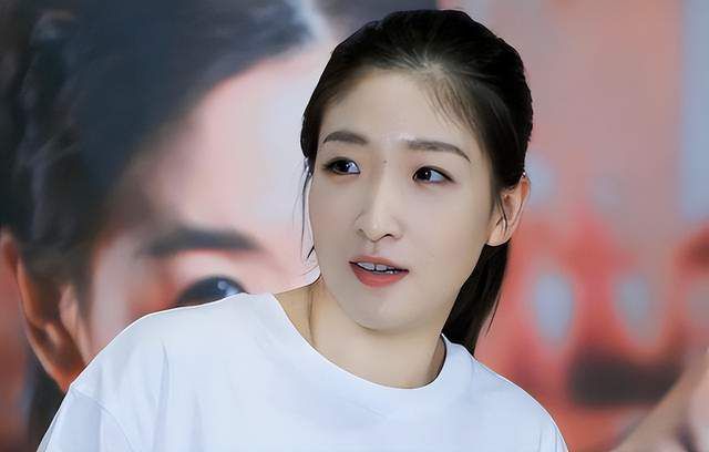 美女脱衣服给我看