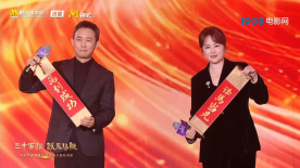美女扒开尿囗让人桶